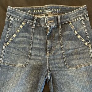 White House Black Market The Everyday Soft Straight Crop Blue Jeans